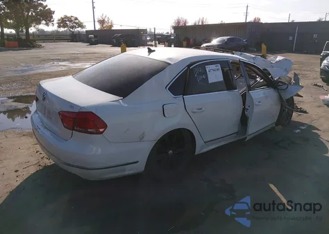 2012 Volkswagen Passat 2.5L Sel z USA, uszkodzony, nr VIN 1VWCP7A33CC065807